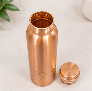 Bouteille d'eau en cuivre pur de qualité supérieure avec base martelée, bouteille à boire en cuivre ayurvédique faite à la main, bouchon à vis anti-fuite, réutilisable - Product Image 5