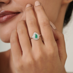 Anillo de Doble Racimo con Esmeralda y Diamantes en Forma de Pera, Oro Blanco Sólido K14, Joyería Artesanal con Piedras Preciosas, Precio de Fábrica - Product Image 2