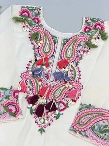 Traje Farshi de Georgette Pesado y Elegante para Mujer con Bordado Intrincado y Dupatta para Ocasiones Especiales - Product Image 2
