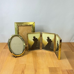 En promotion : Ensemble de cadres photo en métal doré, ovales et rectangulaires, pliables en trois, durables, pour présentation décorative sur table - Product Image 1