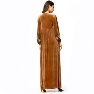 Abaya de Terciopelo Larga y Ligera para Mujer, Talla Grande, Transpirable, con Bordado Floral en el Cuello, para Uso Diario, Otoño - Product Image 4