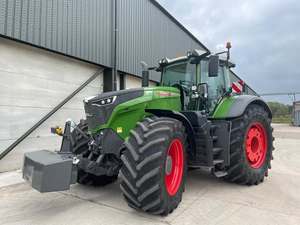 Tracteur chenillé Premium Fendt Vario 1050, 60 CV, 4 roues motrices, avec pompe moteur, pour utilisation agricole moderne. - Product Image 3