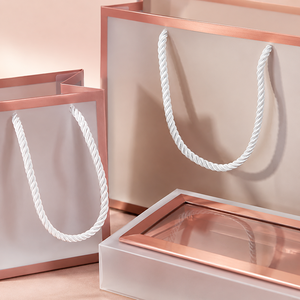 Bolsas de Compra y Cajas de Regalo de Papel Blanco de Lujo con Borde Dorado Rosa, Asas de Cuerda, Empaque con Logotipo Personalizado al por Mayor - Product Image 6