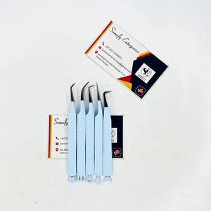 Pinzas para pestañas Somofy Enterprises Precision, color azul cielo, con diseños en la parte inferior, de acero inoxidable, color morado, punta suave. - Product Image 4