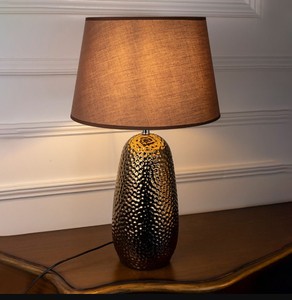 Lámpara de Mesa Moderna de Metal Martillado Ecológica con Pantalla de Tela, Tamaño Mediano, Lámpara de Noche de Lujo para Hotel - Product Image 2