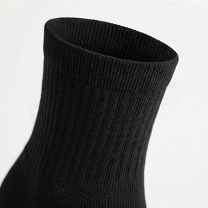 Chaussettes ras du cou pour hommes, couleur unie, tricotées, respirantes, en coton, polyester et élasthanne, pour usage quotidien en automne, style classique - Product Image 4
