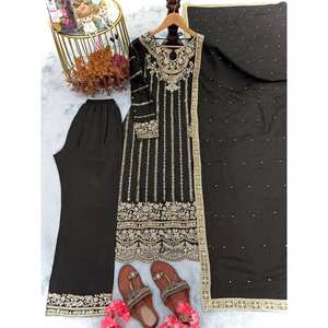 Elegante Conjunto de Traje de Fiesta de Diseñador con Adornos de Remaches y Moti, Estilo Elegante - Product Image 1