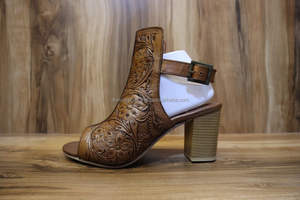 Handmade Real <b>Leather</b> Women Western Stylish <b>Tooled</b> <b>Leather</b> Casual Outdoor Flower Footwear Open Toe Sandals - Product Image 2