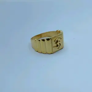 Anillo Religioso Clásico, Anillo Tradicional de Oro de 22K con Diseño de Om para Hombre, Joyería India de Oro con Panel Liso - Product Image 2