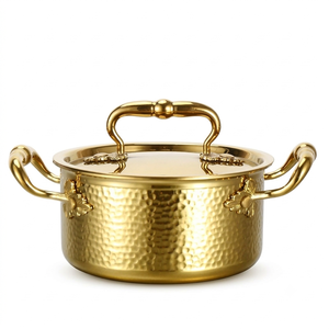 Cacerola de latón con acabado dorado martillado de lujo, con asas y pomo decorativos con forma de hoja, utensilio de cocina para servir en bodas y eventos. - Product Image 1