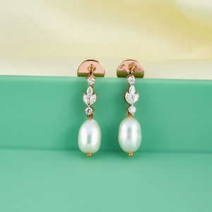 Boucles d'oreilles en diamant élégantes et luxueuses avec goutte de perle, collection de bijoux exquis - Product Image 1