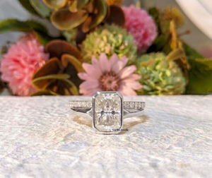 Bague de fiançailles Lurba Jewels pour femme en or 18 carats avec diamant de laboratoire taille radiant et alliance assortie, certifiée IGI, classique pour mariage et fête - Product Image 6