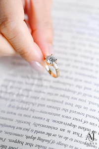 Anillo de compromiso unisex chapado en oro con moissanita redonda brillante y corte de corazón y pera, engaste de garras, joyería de boda - Product Image 4