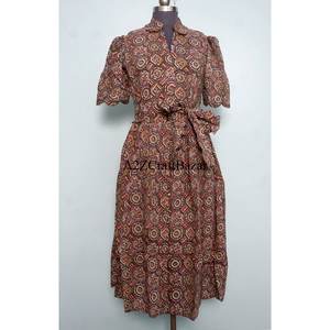 Vestido midi floral de algodón 100% ecológico para mujer, estilo Kangura, cuello en V, manga corta, decoración con botones, lavable. - Product Image 1