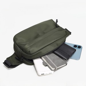 Bolso Bandolera Impermeable de Poliéster con Patrón de Hilo, Diseño Elegante y Práctico, Estilo Moderno, Hecho en Vietnam - Product Image 5