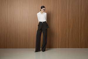 Nuevo Diseño KQ78 Pantalones de Mujer con Superposición Frontal RIBBON KISS en Sarga (Mezcla de Poliéster + Spandex) y Abertura Lateral con Diseño de Gema - Product Image 2