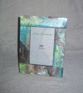 กรอบรูปทันสมัยลายเชฟรอนฝังกระดูกทำมือรักษ์โลกจาก ArtisanVibe พิมพ์ลายซิลค์สกรีนบนเรซิ่น ฐานไม้ MDF สำหรับตั้งโต๊ะตกแต่งบ้าน - Product Image 1