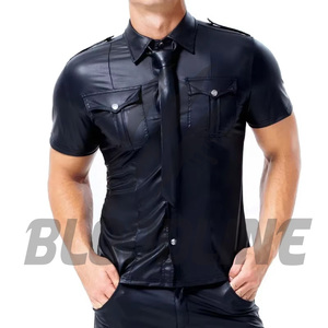 Tissu texturé en similicuir de qualité supérieure, design élégant de couleur noire unie, construction à manches courtes pour homme, en similicuir noir. - Product Image 4