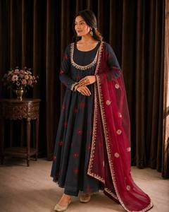 Traje Anarkali largo negro bordado para mujer con dupatta color granate, ropa tradicional india y pakistaní para bodas - Product Image 2