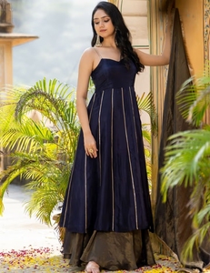 ชุดคุร์ตาอานาร์กาลีสีม่วงเข้ม KV พร้อมกระโปรงและผ้าคลุมไหล่ (ชุด 3 ชิ้น) - Product Image 5
