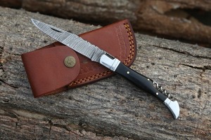 Couteau pliant artisanal en acier Damas, manche en corne noire, avec étui en cuir - Product Image 5