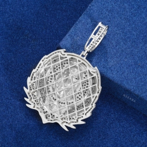 Colgante Medallón Laurel Halo Jesus Piece - Colgante de Moissanita de Plata de Ley 925, Colgante de Moissanita Jesús Hecho a Mano con Precisión - Product Image 6