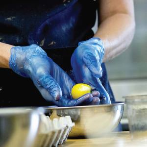 Gants de protection jetables en vinyle clairs/bleus/noirs pour la préparation des aliments Fourniture de soins de santé essentiels - Product Image 6