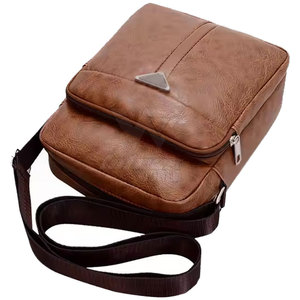 Sac messager en cuir miniature pour usage quotidien, fabriqué à la main, avec une construction durable et un design intemporel - Product Image 4