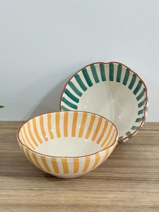 Bandeja para Hornear de Cerámica Hecha a Mano con Detalles de Rayas Vintage, Acabado Resistente al Calor para Servir con Elegancia del Horno a la Mesa - Product Image 3