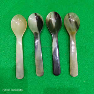 Cuchara para servir ensalada de cuerno de buey auténtico, diseño nuevo, hecha a mano, utensilio de cocina premium a precio económico. - Product Image 3