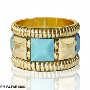 Brazalete Ancho Dorado Exótico con Turquesa y Detalles de Piedras Piramidales, Joyería Bohemia de Diseño Audaz para Mujer - Product Image 3