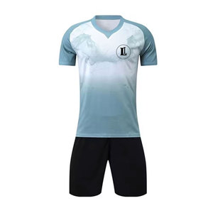 Tenue de football respirante, service OEM, design personnalisé, poids léger, fabriqué au Pakistan - Product Image 1