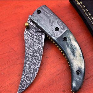 Cuchillo de caza de acero de Damasco con hoja de punta caída y diseño plegable con perilla para el pulgar, ideal para uso en camping al aire libre. - Product Image 1
