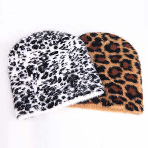 Bonnet personnalisé à imprimé léopard avec logo pour les propriétaires de boutiques américaines, collections d'hiver en gros. - Product Image 5