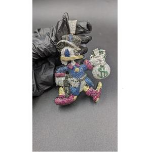 จี้การ์ตูนเพชร VVS หลากสี รูปตัวละครขี่ม้า สร้อยคอแฟชั่นฮิปฮอป เครื่องประดับสำหรับผู้หญิงผู้ชาย ปรับแต่งได้ ทำจากเงินแท้ IGI - Product Image 1