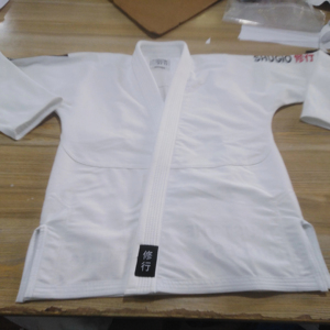 Uniforme de Jiu Jitsu Brasileño con Logotipo Personalizado Bordado, Kimono Gi 100% Algodón 450g de Secado Rápido y Transpirable en Negro, Blanco y Azul - Product Image 1