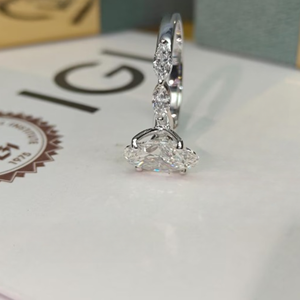 Anillo de Diamante Cultivado en Laboratorio de Corte Ovalado de 3.60 Quilates, Oro Blanco de 14k con Baño de Rodio, Clásico para Compromiso y Boda, Gran Venta - Product Image 3