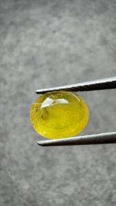 Saphir Jaune Naturel de 3,42 Ct, Coupe Ovale, Pierre Précieuse Non Montée, Origine Bangkok, Certifié GIA, pour Bijoux Fins Personnalisés - Product Image 4