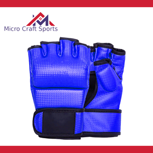 Guantes Profesionales de MMA y Boxeo de Cuero PU con Logotipo Personalizado, Cierre de Seguridad, Antideslizantes, Correa de Muñeca Ajustable, Hechos en Pakistán - Product Image 3