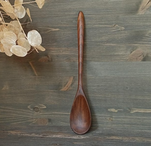 Cuchara de cocina universal de nogal tallada a mano por B H Brothers - Product Image 3