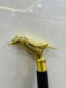 Canne de marche en bois de rose avec poignée en forme d'oiseau et détails en laiton – Cadeau multifonctionnel poli pour Halloween et la remise des diplômes - Product Image 3