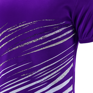 Camiseta de Fútbol para Hombre, Cuello en V, Manga Corta, Color Morado con Estampado de Rayas Blancas, Poliéster que Absorbe la Humedad, Corte Regular, para Todas las Temporadas - Product Image 4