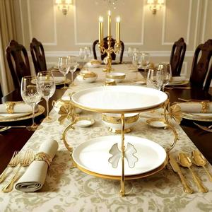 Support à gâteau à deux niveaux en métal doré, fait main, plateau de service multi-couches avec motif de feuilles décoratives - Product Image 1