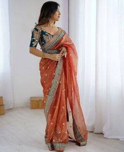 Sari Jimmy Jimmy en organza de soie brodé et orné, réversible, infroissable, prêt pour les fêtes, style Bollywood - Product Image 6