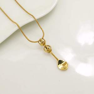 Pendentif cuillère plaqué or, thème alimentaire, collier mignon en alliage, bijoux de mode unisexe - Product Image 1