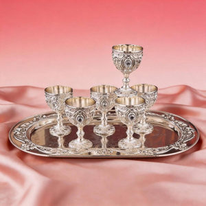 Coupe à pied en métal de style vintage avec motif décoratif orné, idéale pour la décoration intérieure, les restaurants et les boutiques de cadeaux - Product Image 3
