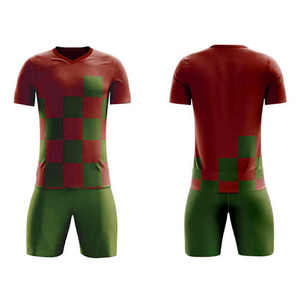 Ensembles d'uniformes de football personnalisés de haute qualité pour hommes adultes, vêtements d'entraînement 100 % polyester, imprimés par sublimation, séchage rapide, devant - Product Image 3