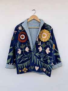 Chaqueta Bomber de Terciopelo Bordada con Diseño Suzani |   Diseño Floral Bohemio |   Abrigo de Punto Transpirable para Invierno |   Regalo para Ella |   Ropa Festiva - Product Image 5