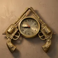 Reloj de Pared de Latón Decorativo Vintage con Diseño de Pistola Doble, Reloj de Cuarzo de Pared, Estilo Occidental Ornamentado para Hogar, Oficina, Sala de Estar