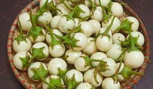 Deliciosas berenjenas blancas en vinagre, cortadas a la mitad, listas para servir, encurtidos tradicionales vietnamitas, 5 kg, venta al por mayor - Product Image 2